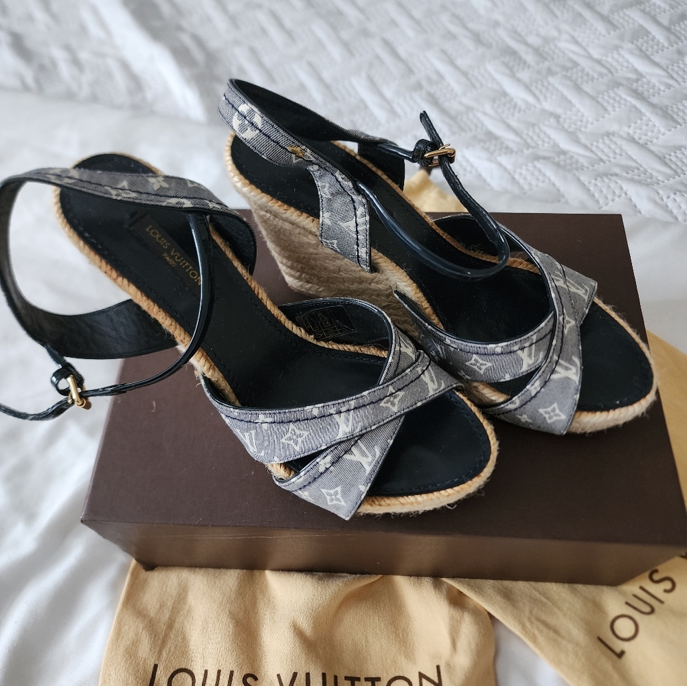 Authentic LOUIS VUITTON denim espadrilles sandals size 37 (6.5US)